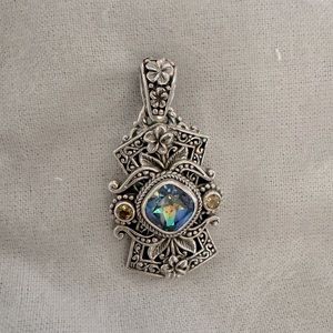 Pendant sterling silver with topaz stones.